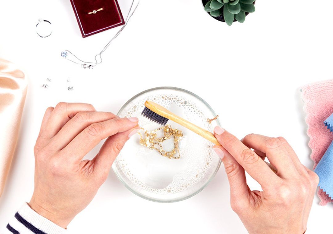 Angelaufene Goldkette Reinigen