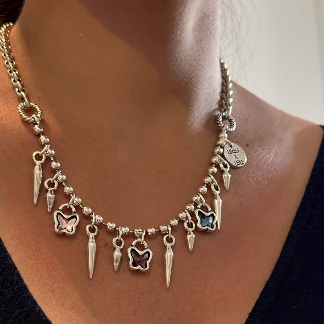 Kurze Halskette mit charms BUTTERFLY Halsketten KOOMPLIMENTS