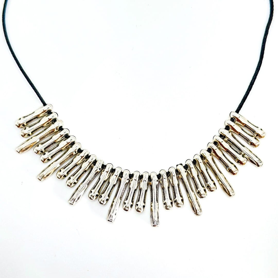 Kurze Halskette mit langen Anhängern - STALAKTITEN Collares KOOMPLIMENTS