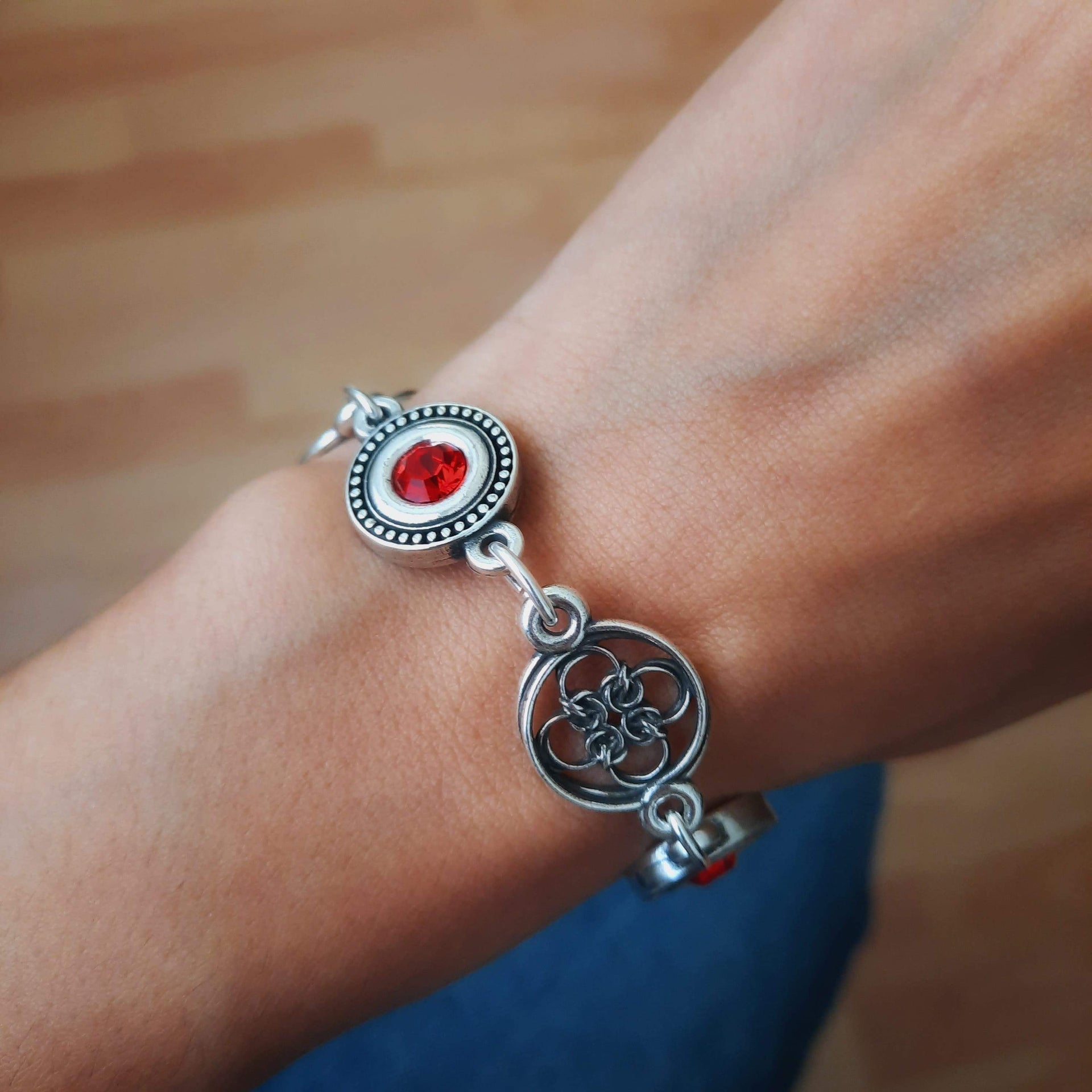 Armband Knopf Kristallperlen - Duchess Siam Rot Armband KOOMPLIMENTS