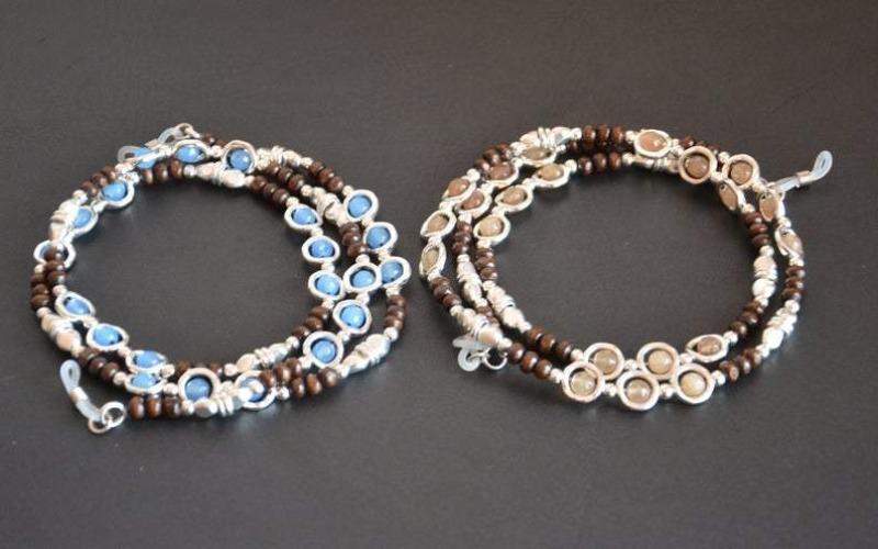 Brillenkette mit blauen Perlen - LOLA Accessoires KOOMPLIMENTS