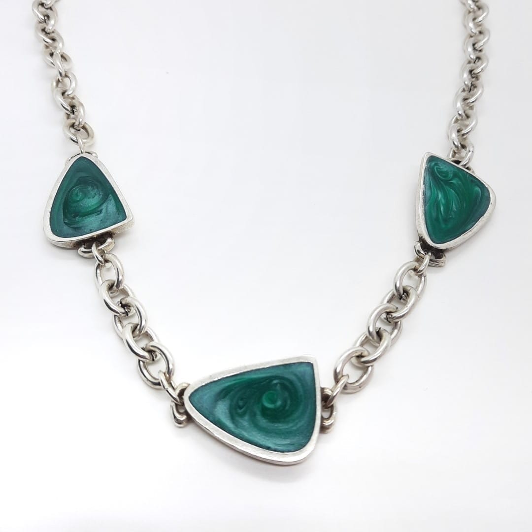 Gliederkette mit grünem Dreiecke - ZYKLON Halsketten KOOMPLIMENTS