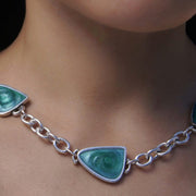 Gliederkette mit grünem Dreiecke - ZYKLON Halsketten KOOMPLIMENTS