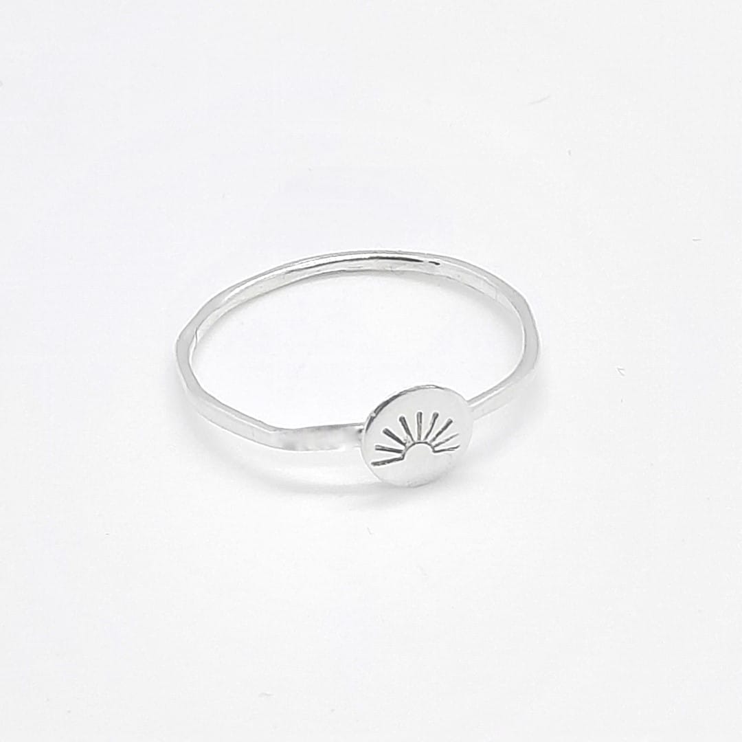 Minimalistischer feiner Silber Ring mit Sunset Symbol der Sonne Ringe KOOMPLIMENTS