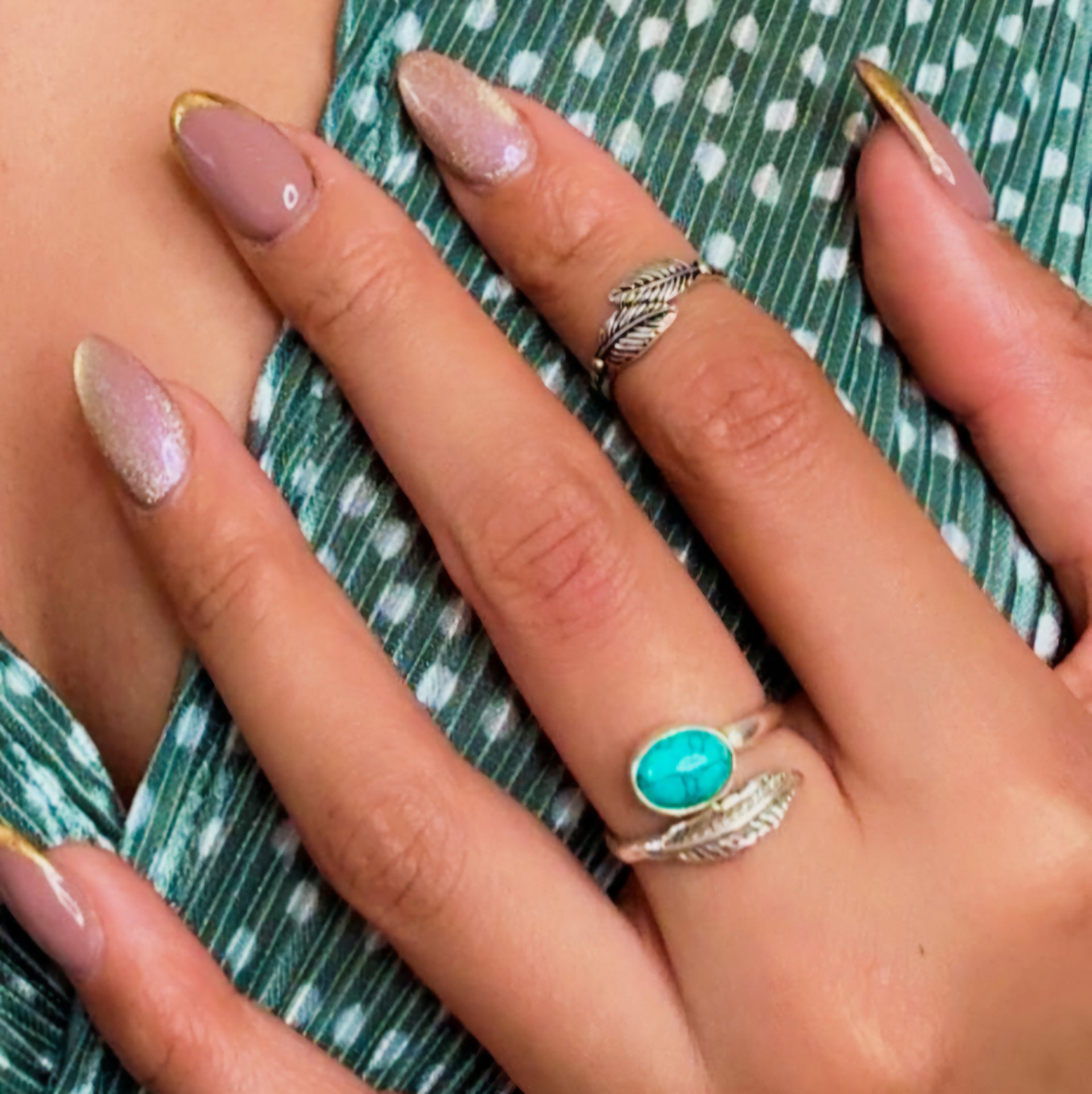 Silber Midi-Ring mit Feder - KOOMPLIMENTS