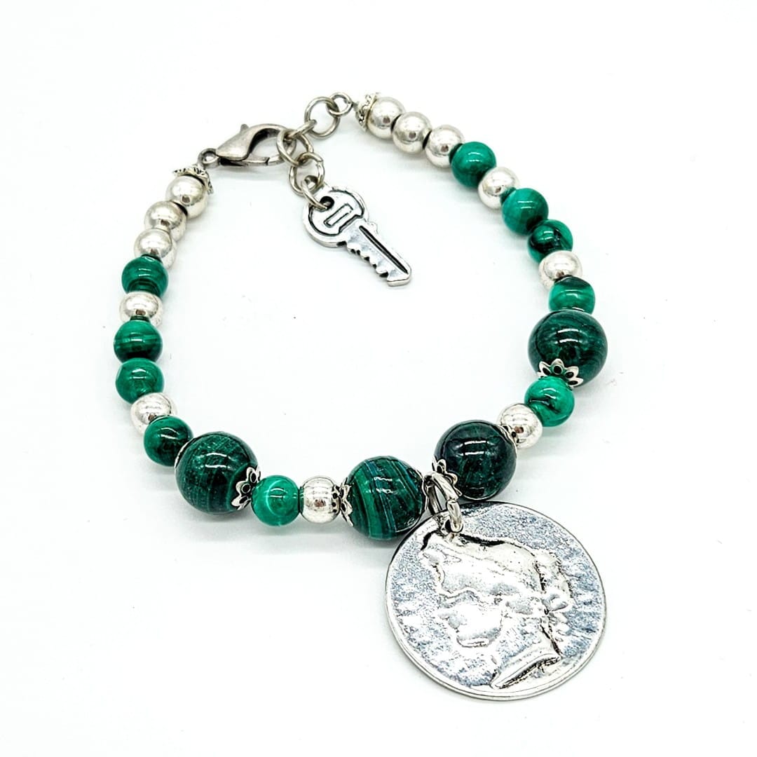 Armband aus Malachitperlen mit zentralem Medaillon - Goddess Armband KOOMPLIMENTS