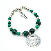 Armband aus Malachitperlen mit zentralem Medaillon - Goddess Armband KOOMPLIMENTS