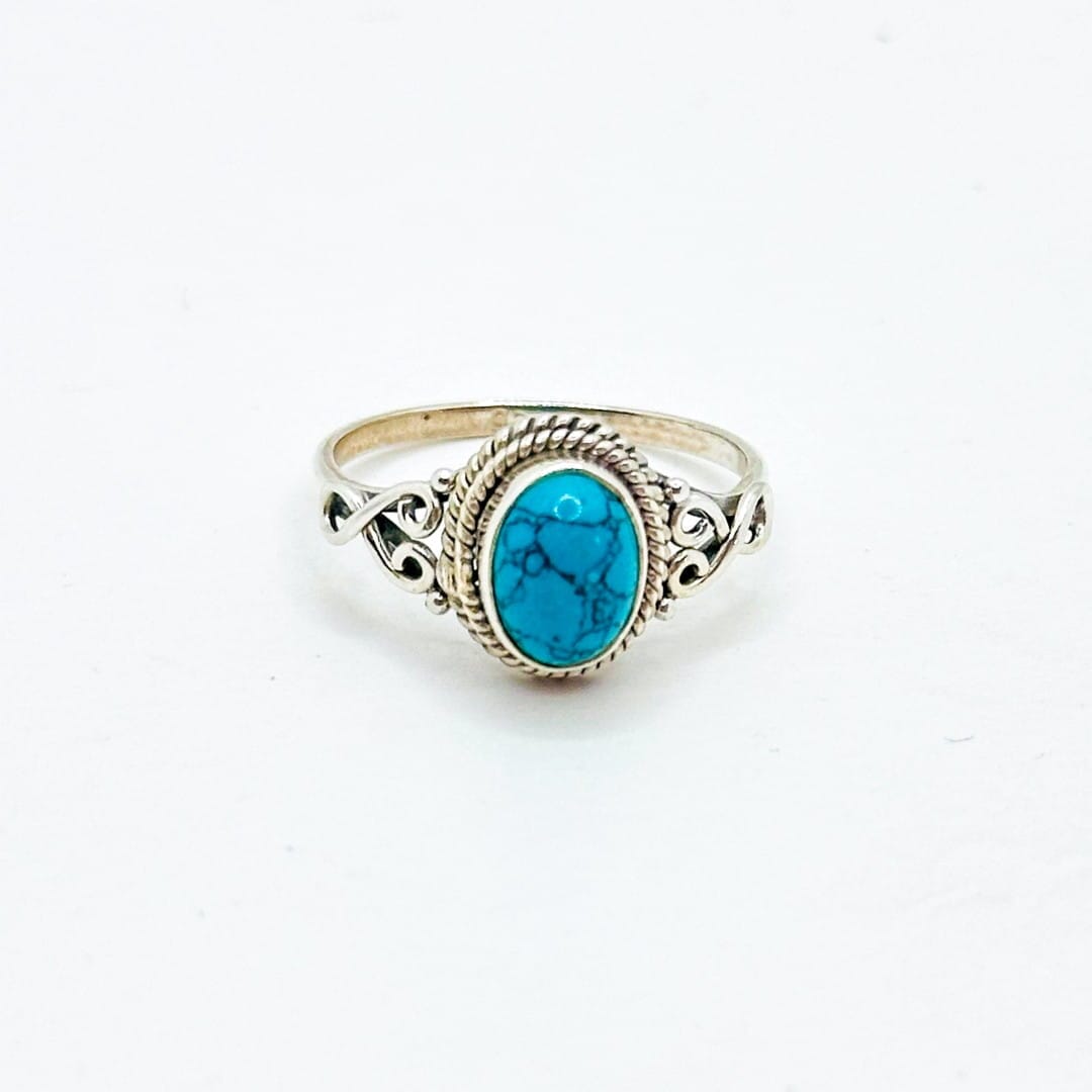 Feiner Ring aus Silber mit türkisfarbenem Edelstein - Prana Ringe KOOMPLIMENTS
