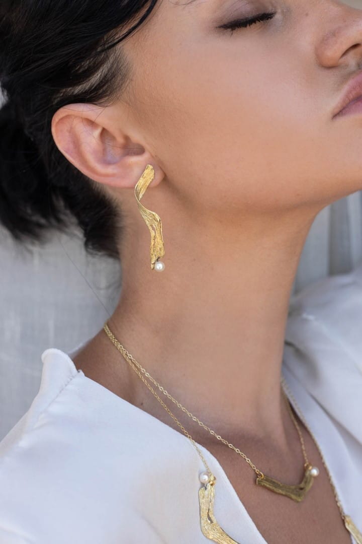 Gold Ohrringe mit Perle NOVEL Halsketten KOOMPLIMENTS
