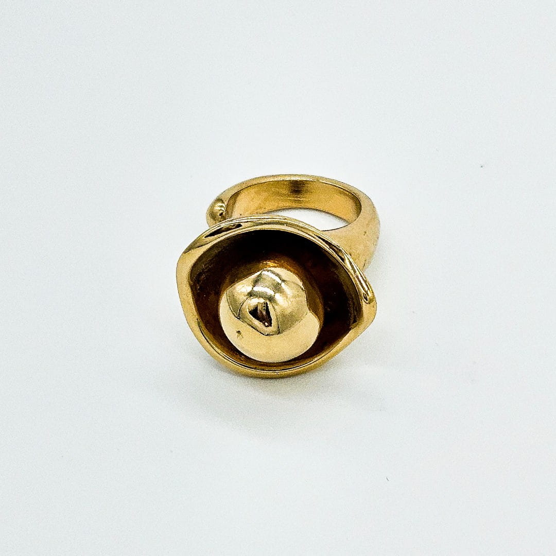 Goldener Statement-Ring mit Kugel vergoldet, Größe 52–61 | KOOMPLIMENTS