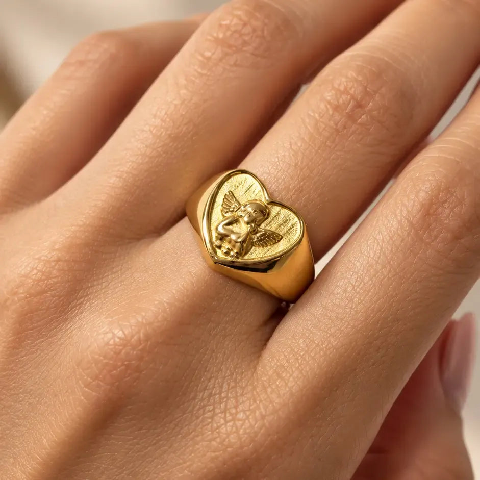 Goldener Herzring mit Engel aus Edelstahl 316L Ringe KOOMPLIMENTS
