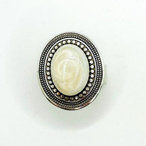 Grosser ovaler Ring mit Perle beigefarben oval - BORA