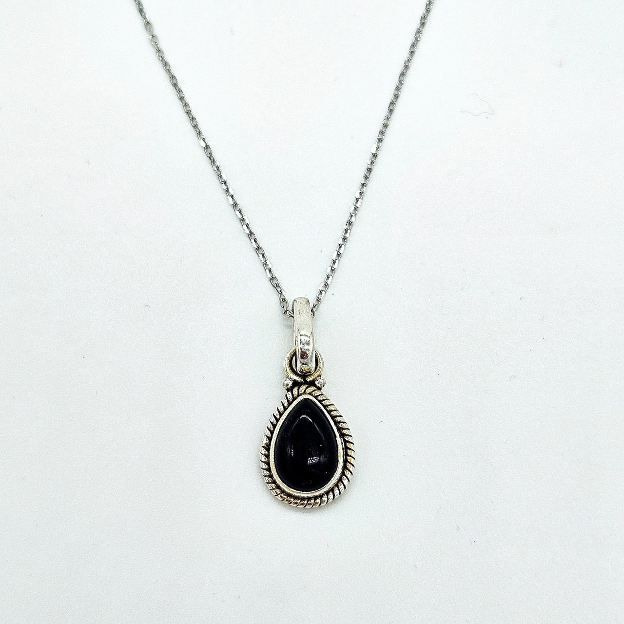 Kette und Anhänger aus Silber mit schwarzem Stein - Black Onyx Halsketten KOOMPLIMENTS