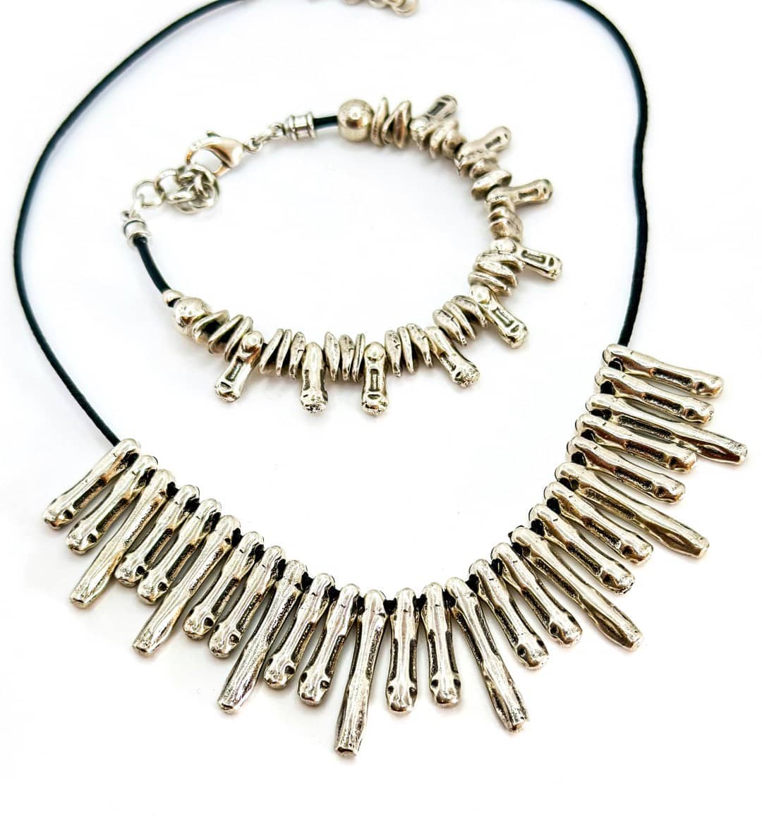 Kurze Halskette mit langen Anhängern - STALAKTITEN Collares KOOMPLIMENTS