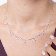 Kurze Silberkette mit glänzenden Zirkonia-Anhängern - INDIGO Halsketten KOOMPLIMENTS