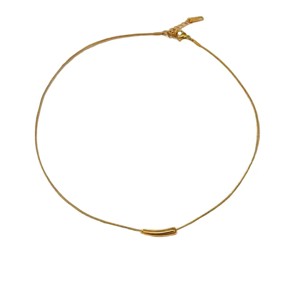 Minimalistische Edelstahl Halskette - GOLDEN CURVE Halsketten KOOMPLIMENTS
