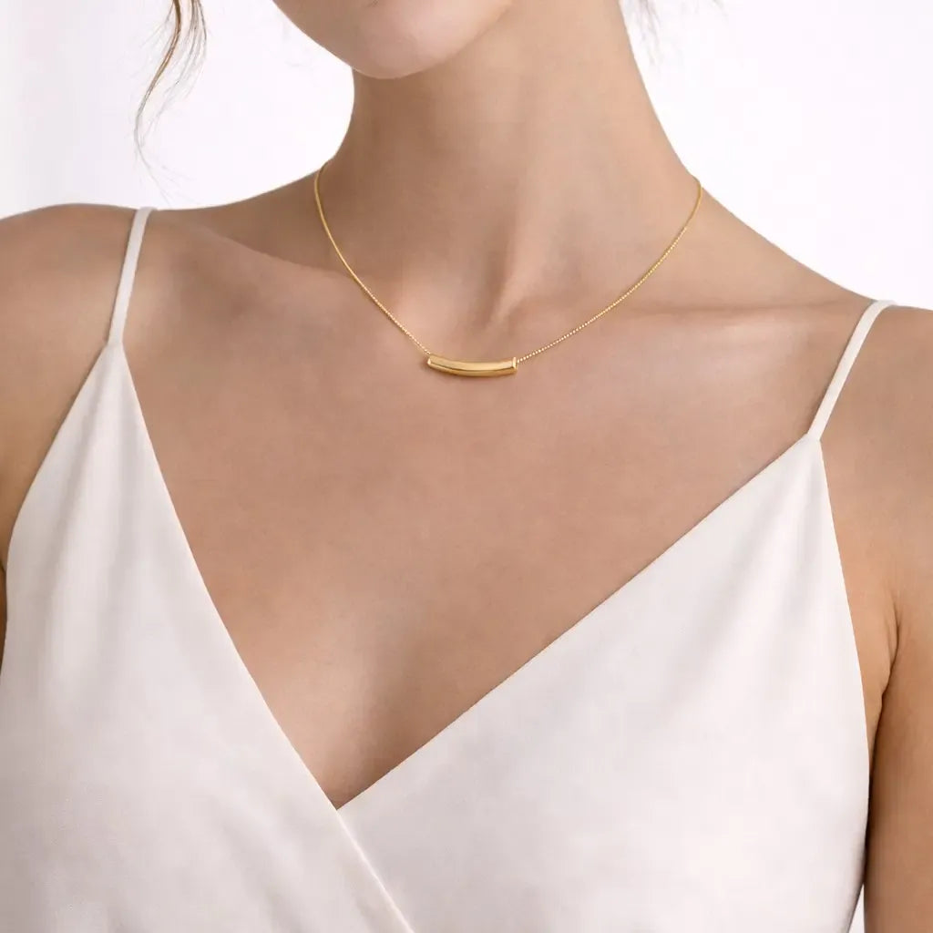 Minimalistische Edelstahl Halskette - GOLDEN CURVE Halsketten KOOMPLIMENTS