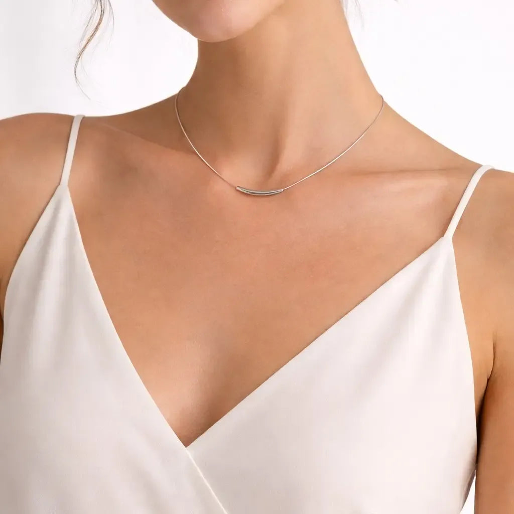 Minimalistische Edelstahl Halskette - SILVER CURVE Halsketten KOOMPLIMENTS