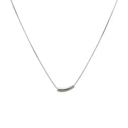 Minimalistische Edelstahl Halskette - SILVER CURVE Halsketten KOOMPLIMENTS