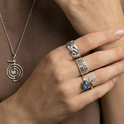 Offener Ring mit Mondstein und Spirale Ringe KOOMPLIMENTS