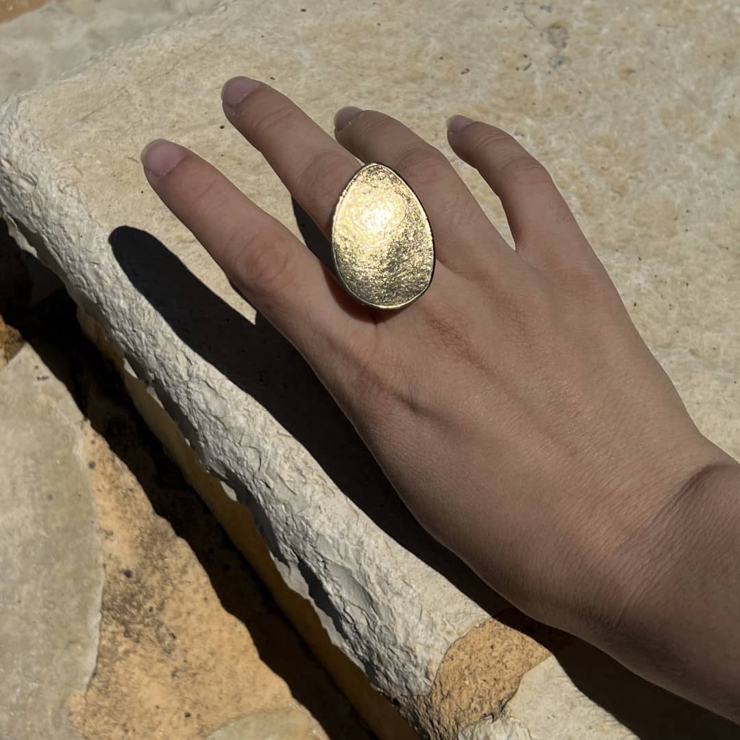 Oval Gold Ring cocktail PEBBLE Ringe KOOMPLIMENTS