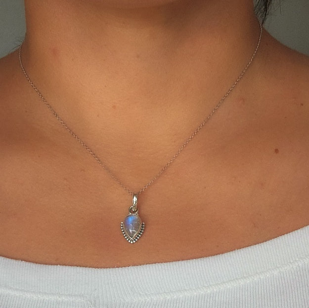 Collana in argento con pendente in pietra di luna - Jaipur
