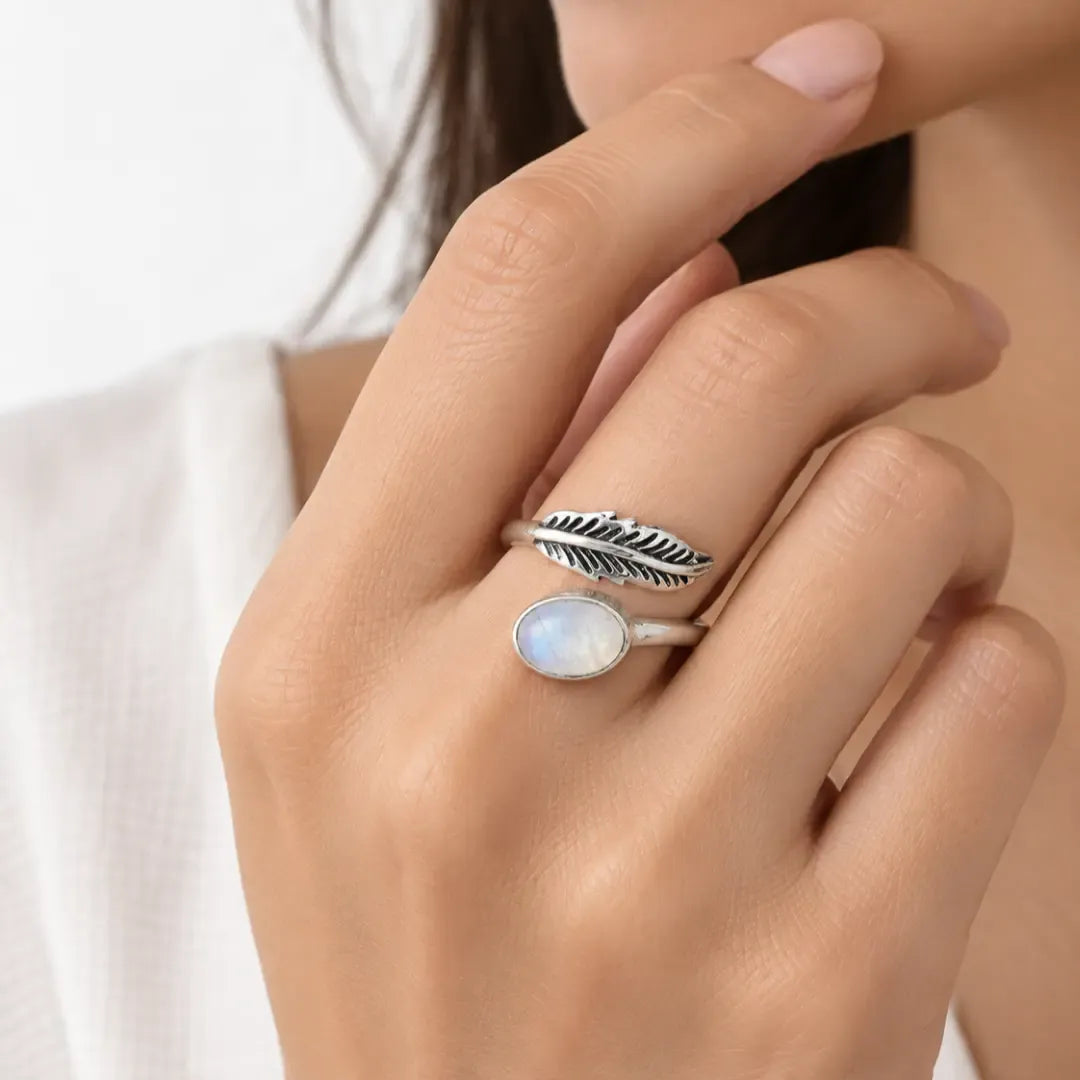 Silberring mit Spirale und Mondstein - LUNA Ringe KOOMPLIMENTS