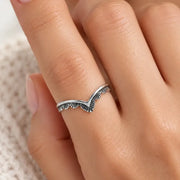 V-Ring aus Silber mit filigranem Muster Ringe KOOMPLIMENTS