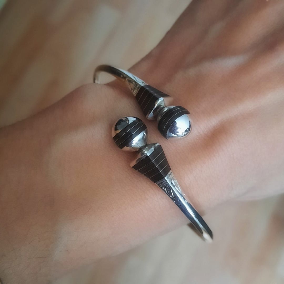 Afrikanischer Silber Armreif mit Tuareg Motiven Armband KOOMPLIMENTS