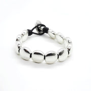 Armband mit flachen runden Silberperlen - Eva Armband KOOMPLIMENTS