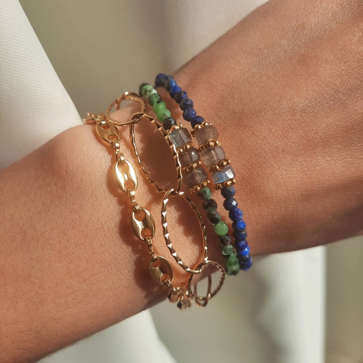 Armband mit Lapsilazuli Perlen | KAMALA Armband KOOMPLIMENTS