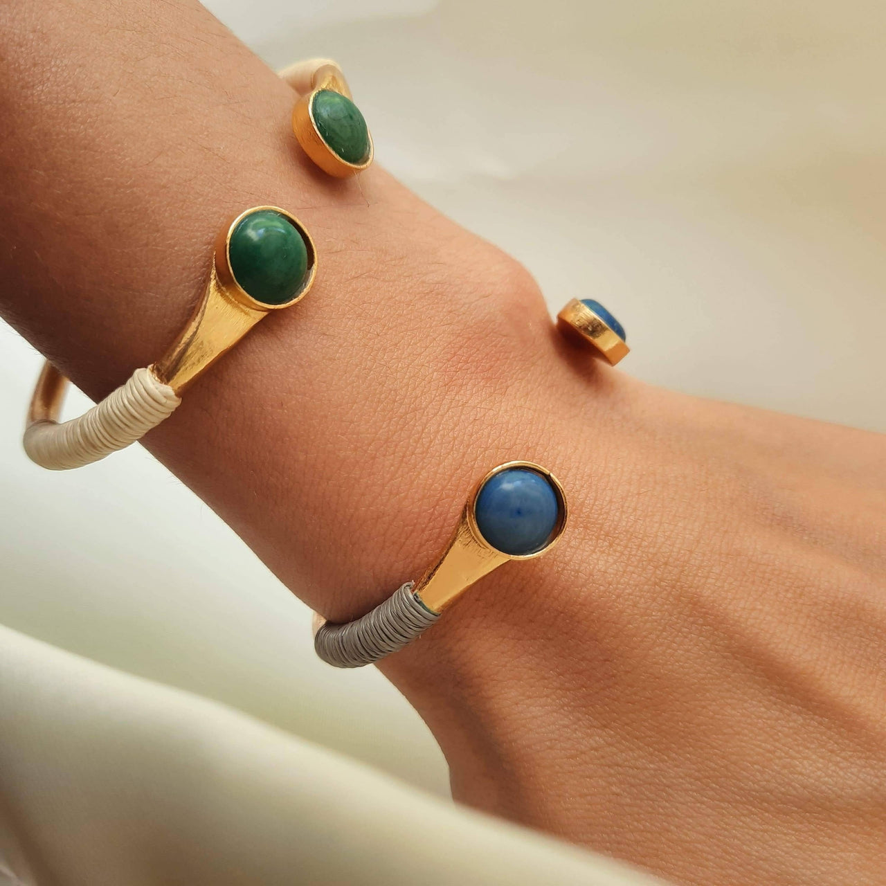 Armreif Thebe - Sueños Blau Armband KOOMPLIMENTS