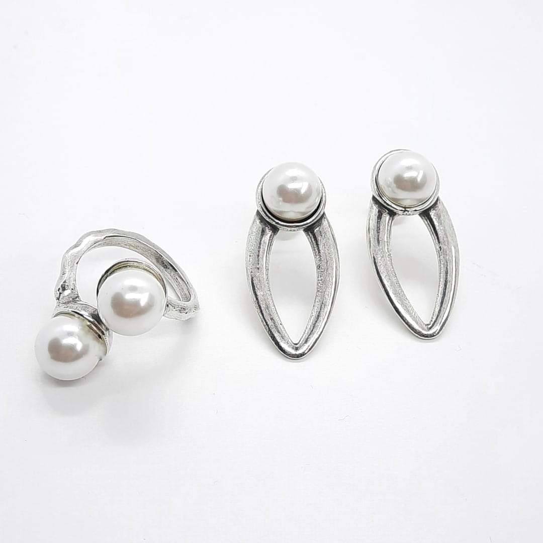 Besonderer Silber Ring mit weissen Perlen - Devenir Ringe KOOMPLIMENTS