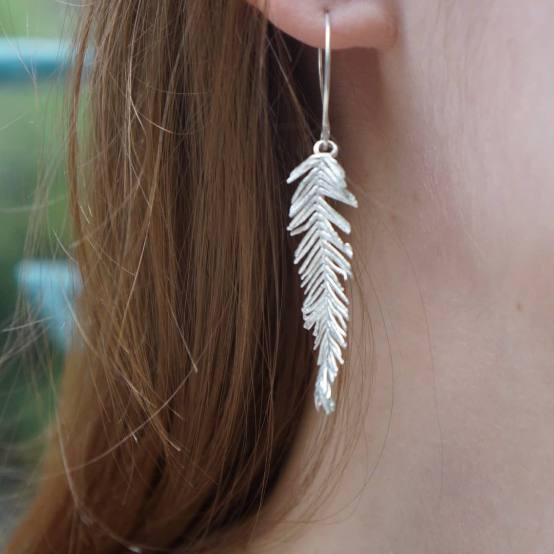 Blatt Ohrringe aus Silber - Mimose Akazie Ohrringe KOOMPLIMENTS 