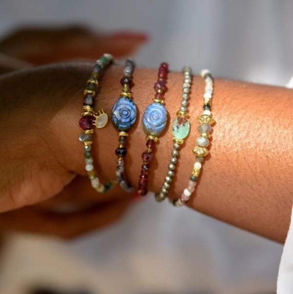 Blaues Perlenarmband mit Lapislazuli-Perlen - NAYANA Armband KOOMPLIMENTS