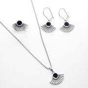 Boho Halskette mit Kreis und Sonnenstrahlen - Schwarz Halsketten KOOMPLIMENTS