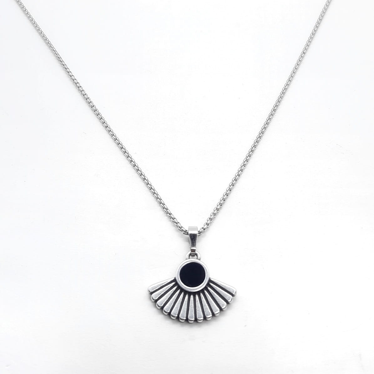 Boho Halskette mit Kreis und Sonnenstrahlen - Schwarz Halsketten KOOMPLIMENTS