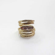 Breiter Gold Ring mit rosa Swarovski-Stein - ADORE PINK Ringe KOOMPLIMENTS