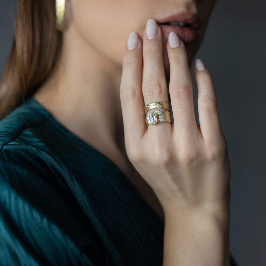 Breiter Gold Ring mit Swarovski-Stein - NANA Ringe KOOMPLIMENTS