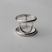 Breiter minimalistischer Ring aus Silber mit Halbkreis - OGUN Ringe KOOMPLIMENTS