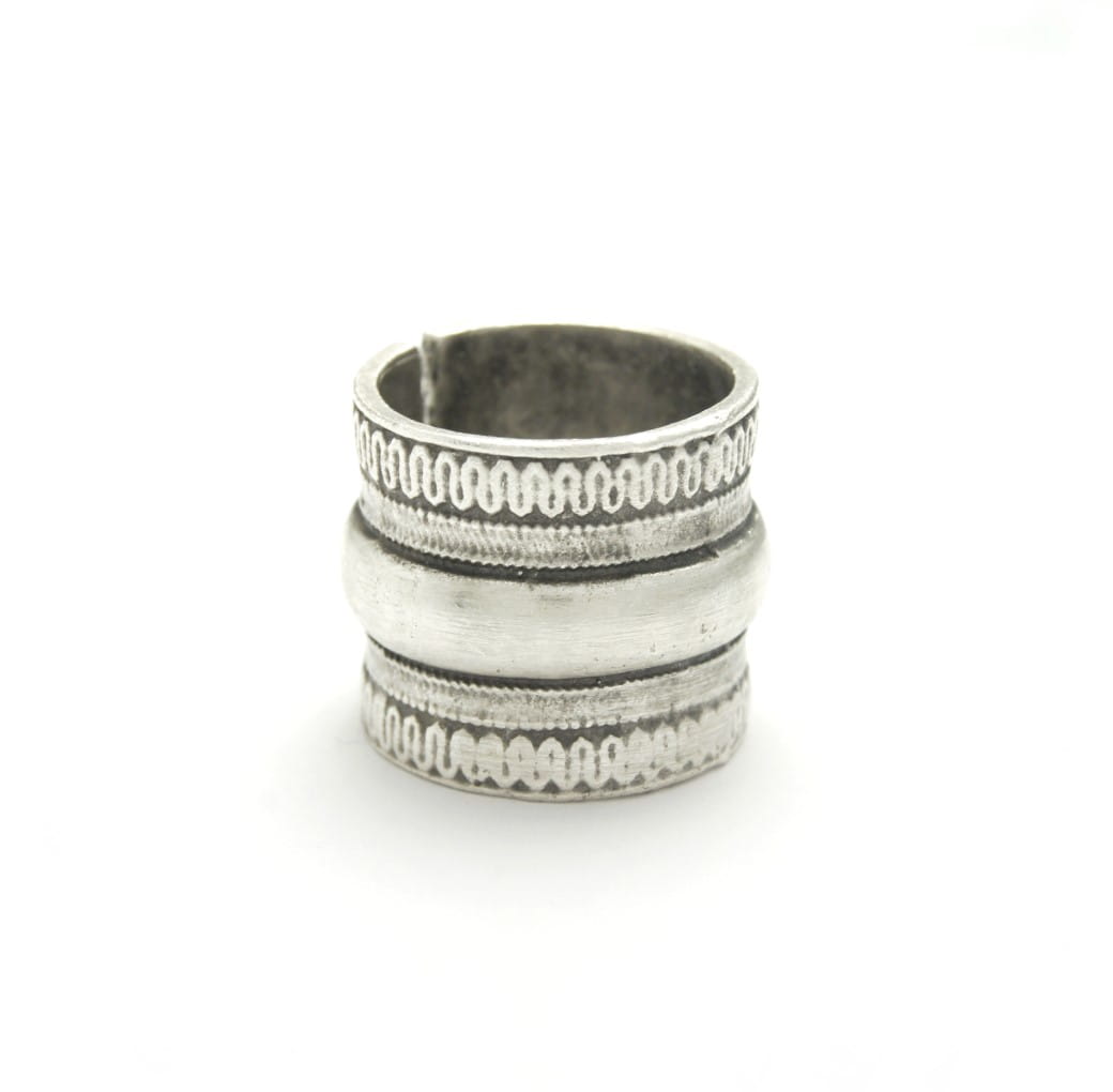 Breiter Ring mit Tribal - Llum Ringe KOOMPLIMENTS