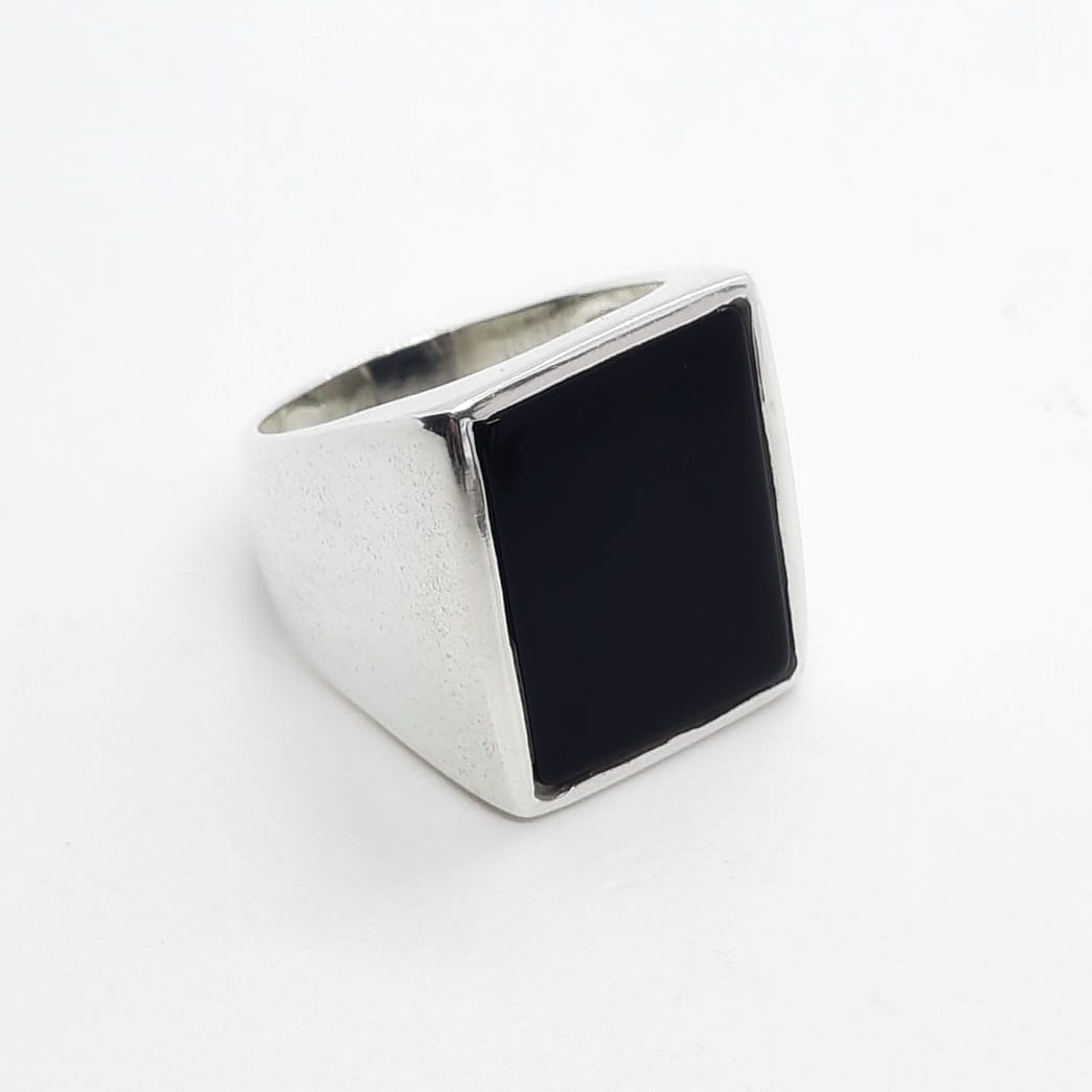 Breiter Silberring mit schwarzem Stein - Onyx King Ringe KOOMPLIMENTS