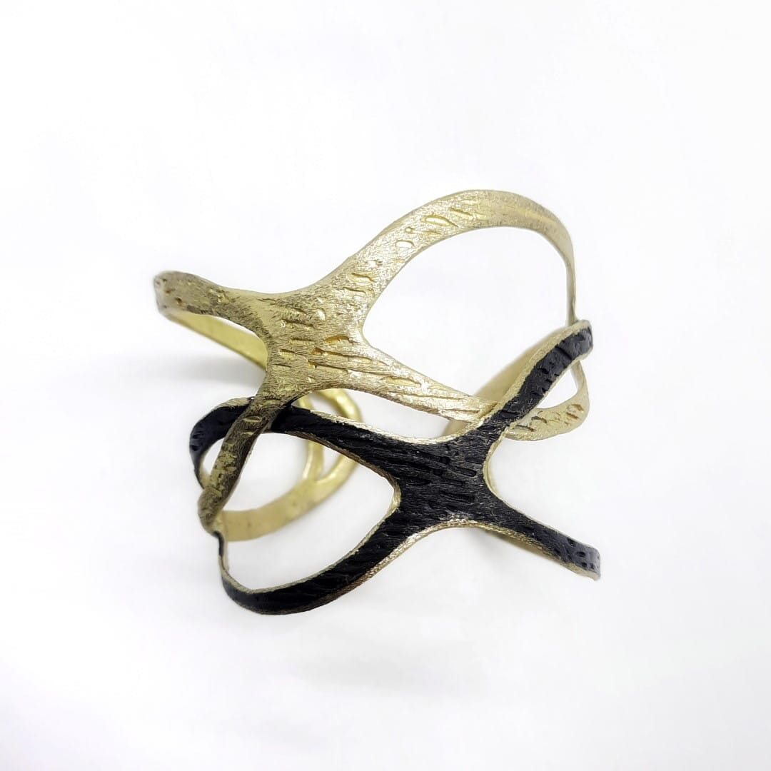 Breites Gold Armband mit Designwellen Armband KOOMPLIMENTS