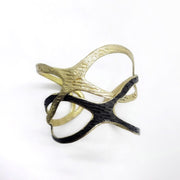 Breites Gold Armband mit Designwellen Armband KOOMPLIMENTS