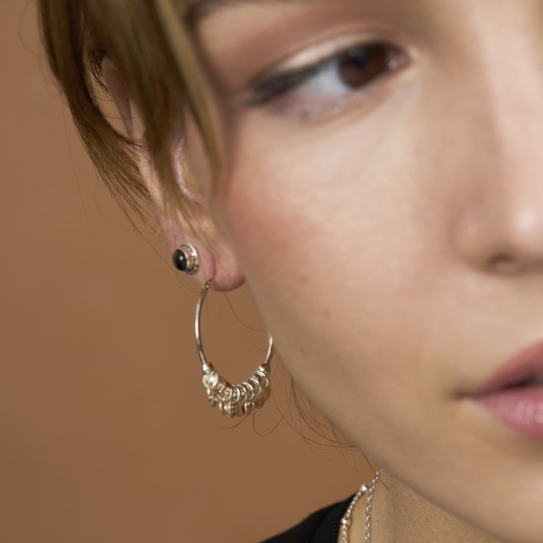 Damen Silber Ohrstecker mit runden schwarzen Steinen Ohrstecker KOOMPLIMENTS