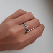 Damenring aus Silber mit Zopfmuster Ringe KOOMPLIMENTS