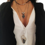 Designer Halskette mit grossem Anhänger - Triangle Halsketten KOOMPLIMENTS 