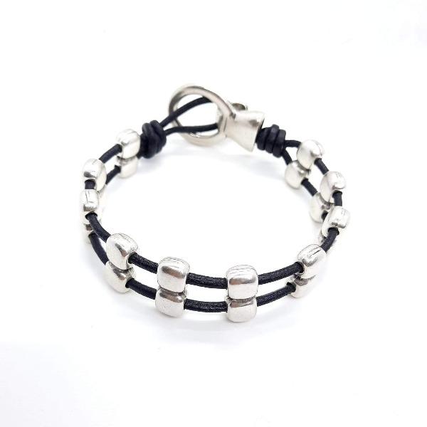 Doppel Lederarmband mit Silber Perlen - Leonilda Armband KOOMPLIMENTS