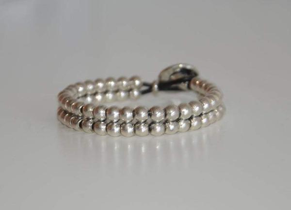 Doppeltes Lederarmband mit Perlen aus Silber - Valentina Armband KOOMPLIMENTS