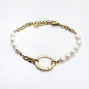 Edelstahlarmkette mit weissen Perlen - VELLA Armband KOOMPLIMENTS